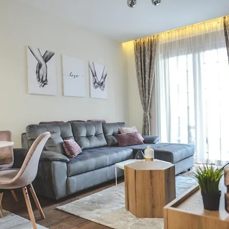 Mona Liza Apartman